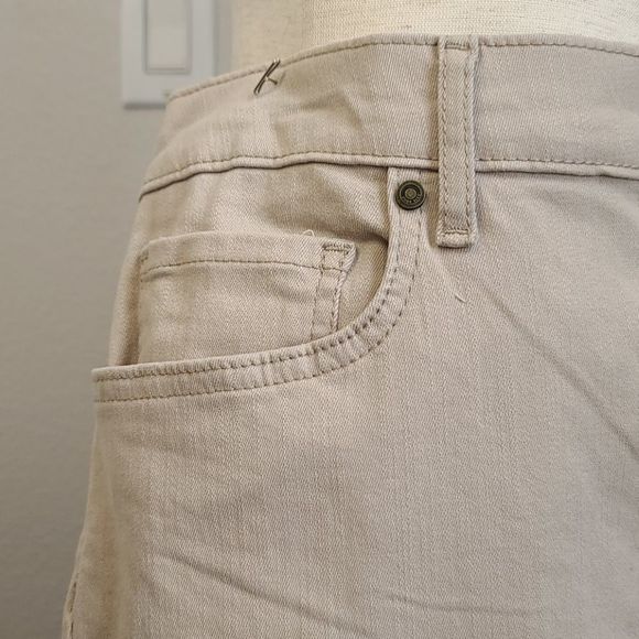 PLUS SIZE CODE BLUE CLASSIC CAPRI PANTS - Picture 4 of 13